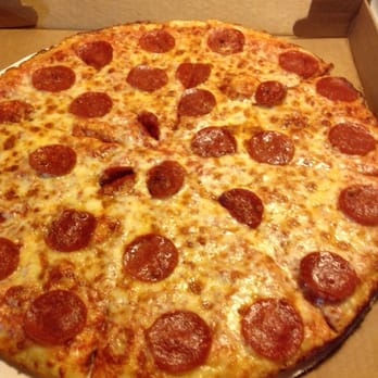 Italian pizza with tomato sauce